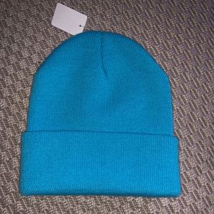 BRAND NEW baby blue tuque